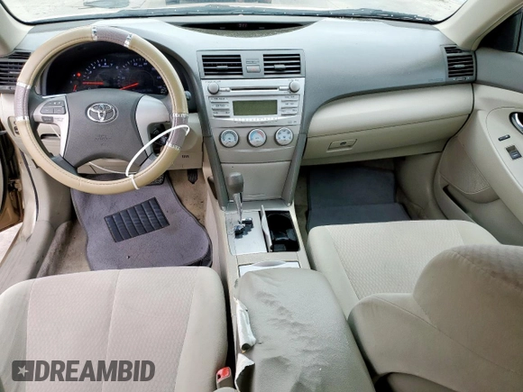 2010 Toyota Camry z VIN 4T1BF3EK4AU112728, wystawiony jako Copart lot #54740835 z przebiegiem 133 340 mil mil oraz Szkoda całkowita • Salvage title. Historia ofert i sprzedaży dostępna na DreamBid. Obrazek 8.