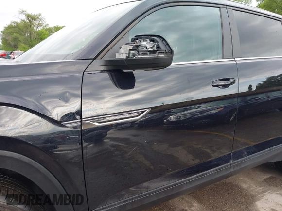 2024 Volkswagen Atlas SE с VIN 1V2HE2CA9RC258354, выставлен на аукционе IAAI как лот 42164703 с пробегом 2 470 миль миль и . История ставок и продаж доступна на DreamBid. Изображение 17.