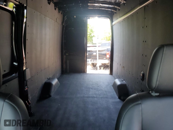 2024 Ford Transit Cargo z VIN 1FTBW3X81RKB79008, wystawiony jako Copart lot #58158005 z przebiegiem Nie podano mil oraz Szkoda całkowita • Salvage title. Historia ofert i sprzedaży dostępna na DreamBid. Obrazek 10.