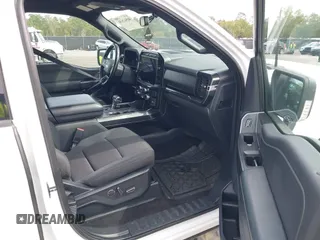 2021 Ford F-150 XL z VIN 1FTFW1E86MFC44784, wystawiony jako IAAI lot #40562636 z przebiegiem 56 427 mil mil oraz . Historia ofert i sprzedaży dostępna na DreamBid. Obrazek 5.