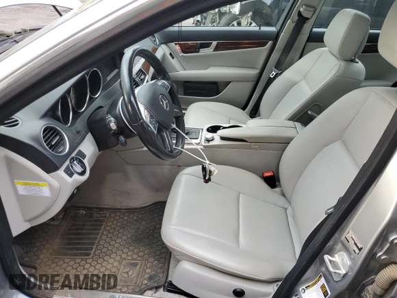 2013 Mercedes-Benz C 300 Sport z VIN WDDGF8AB2DG132238, wystawiony jako Copart lot #54061085 z przebiegiem 91 480 mil mil oraz Szkoda całkowita • Salvage title. Historia ofert i sprzedaży dostępna na DreamBid. Obrazek 7.