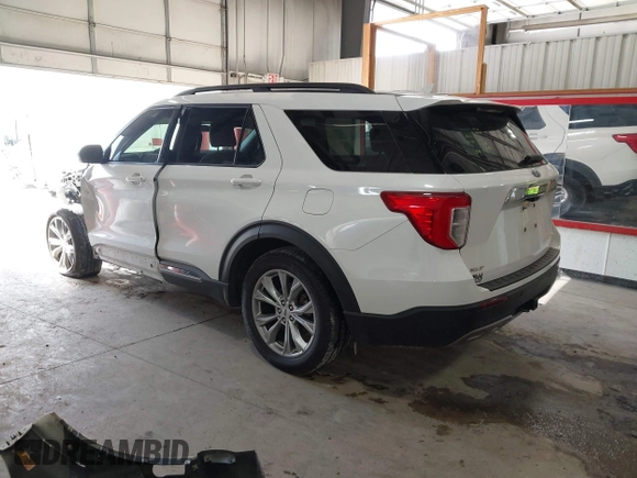 2023 Ford Explorer XLT with VIN 1FMSK8DH2PGB30764, listed as a IAAI auction lot 41608272 with 33,952 mi miles. Bid and sale history available at carsss.com. Image 3.