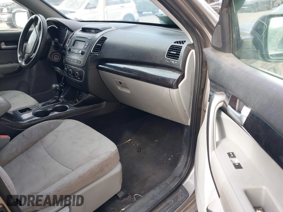 2015 Kia Sorento LX with VIN 5XYKTDA79FG584016, listed as a IAAI auction lot 41703361 with 123,265 mi miles. Bid and sale history available at carsss.com. Image 5.