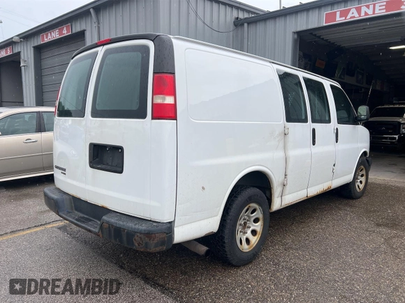 2014 Chevrolet Express Cargo z VIN 1GCSGAFX7E1163258, wystawiony jako IAAI lot #42501106 z przebiegiem 214 104 mil mil oraz . Historia ofert i sprzedaży dostępna na DreamBid. Obrazek 17.