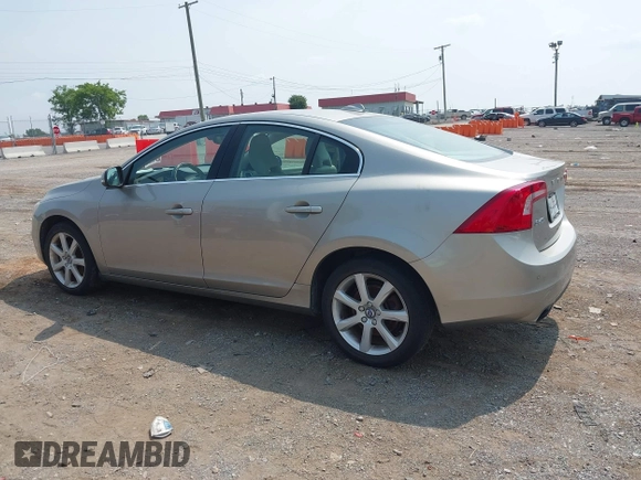 2016 Volvo S60 T5 Premier z VIN YV1612TK4G1394049, wystawiony jako IAAI lot #42491627 z przebiegiem 80 954 mil mil oraz . Historia ofert i sprzedaży dostępna na DreamBid. Obrazek 14.
