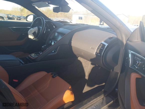 2019 Jaguar F-TYPE P300 with VIN SAJDD5GX3KCK62586, listed as a IAAI auction lot 41921001 with 30,099 mi miles. Bid and sale history available at carsss.com. Image 5.