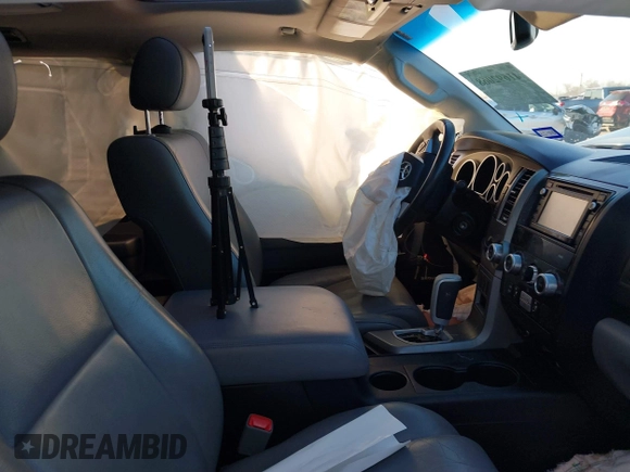 2015 Toyota Sequoia Limited with VIN 5TDJW5G14FS124552, listed as a IAAI auction lot 41692068 with 170,397 mi miles. Bid and sale history available at carsss.com. Image 5.