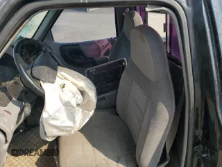 1996 Ford Ranger XL z VIN 1FTCR10A1TPA94371, wystawiony jako Copart lot #58902745 z przebiegiem 251 304 mil mil oraz Szkoda całkowita • Salvage title. Historia ofert i sprzedaży dostępna na DreamBid. Obrazek 10.
