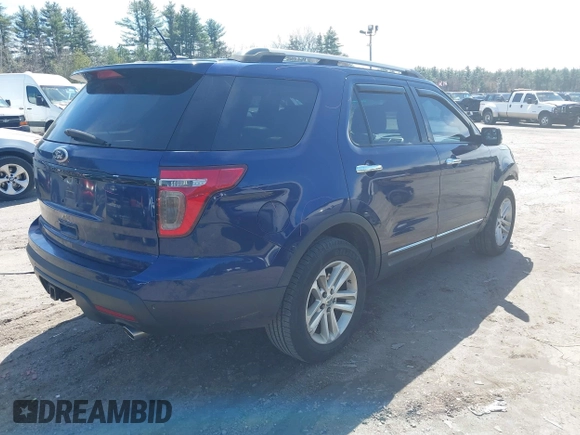 2011 Ford Explorer XLT with VIN 1FMHK8D82BGA29212, listed as a IAAI auction lot 42033218 with 197,999 mi miles and . Bid and sale history available at carsss.com. Image 4.