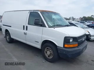 2005 Chevrolet Express Cargo z VIN 1GCGG25V551257392, wystawiony jako IAAI lot #42443365 z przebiegiem 178 355 mil mil oraz . Historia ofert i sprzedaży dostępna na DreamBid. Obrazek 1.