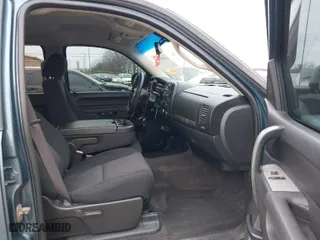 2010 Chevrolet Silverado 1500 LT with VIN 3GCRKSE38AG195486, listed as a IAAI auction lot 41589217 with 188,736 mi miles. Bid and sale history available at carsss.com. Image 5.