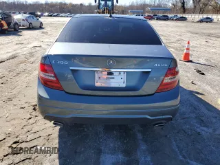 2012 Mercedes-Benz C 300 Sport z VIN WDDGF8BB1CA709311, wystawiony jako Copart lot #84649524 z przebiegiem 154 747 mil mil oraz Szkoda całkowita • Salvage title. Historia ofert i sprzedaży dostępna na DreamBid. Obrazek 6.