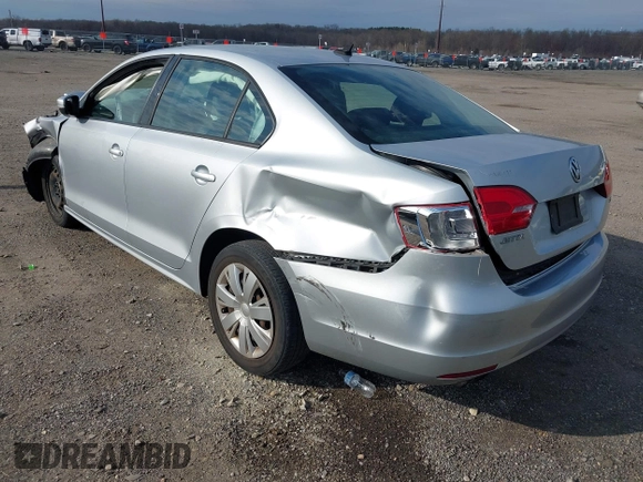 2014 Volkswagen Jetta SE z VIN 3VWD17AJ4EM266248, wystawiony jako IAAI lot #41893512 z przebiegiem 146 278 mil mil oraz . Historia ofert i sprzedaży dostępna na DreamBid. Obrazek 3.