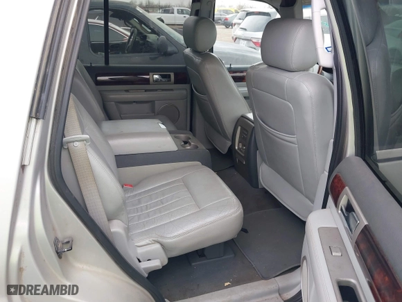2006 Lincoln Navigator Luxury with VIN 5LMFU27506LJ01597, listed as a IAAI auction lot 41693004 with 1 mi miles. Bid and sale history available at carsss.com. Image 8.
