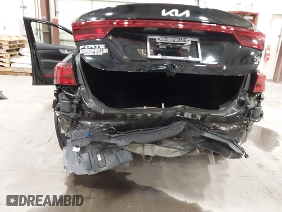 2023 Kia Forte LXS z VIN 3KPF24AD4PE646186, wystawiony jako IAAI lot #42137342 z przebiegiem 15 866 mil mil oraz . Historia ofert i sprzedaży dostępna na DreamBid. Obrazek 6.