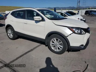 2017 Nissan Rogue SV with VIN JN1BJ1CR4HW133863, listed as a Copart auction lot 62645135 with 66,170 mi miles and Salvage title. Bid and sale history available at DreamBid. Image 4.