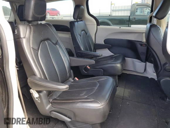 2020 Chrysler Voyager LXi z VIN 2C4RC1DG1LR266018, wystawiony jako Copart lot #47455945 z przebiegiem Nie podano mil oraz Szkoda całkowita • Salvage title. Historia ofert i sprzedaży dostępna na DreamBid. Obrazek 11.