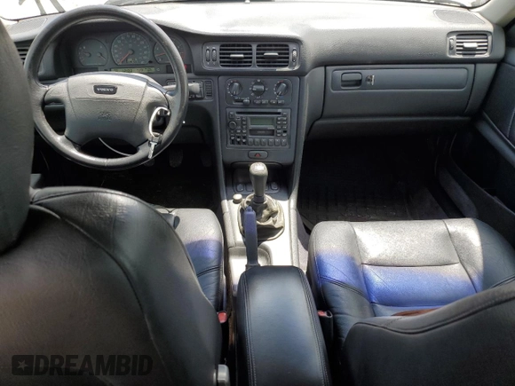1998 Volvo S70 z VIN YV1LS5340W2417595, wystawiony jako Copart lot #58514365 z przebiegiem 128 166 mil mil oraz Czysty tytuł • Clean title. Historia ofert i sprzedaży dostępna na DreamBid. Obrazek 8.