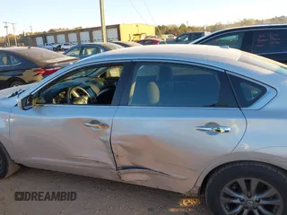 2015 Nissan Altima 2.5 SV with VIN 1N4AL3AP2FC591938, listed as a IAAI auction lot 41023604 with 132,988 mi miles. Bid and sale history available at carsss.com. Image 13.