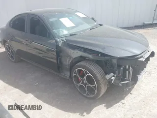 2022 Alfa Romeo Giulia Veloce z VIN ZARFANBN8N7665729, wystawiony jako IAAI lot #41795504 z przebiegiem 34 430 mil mil oraz . Historia ofert i sprzedaży dostępna na DreamBid. Obrazek 1.