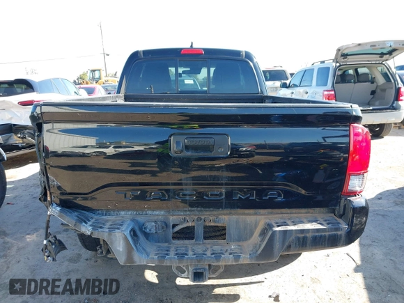 2020 Toyota Tacoma SR z VIN 3TYRZ5CN7LT000455, wystawiony jako IAAI lot #42313072 z przebiegiem 43 815 mil mil oraz . Historia ofert i sprzedaży dostępna na DreamBid. Obrazek 16.