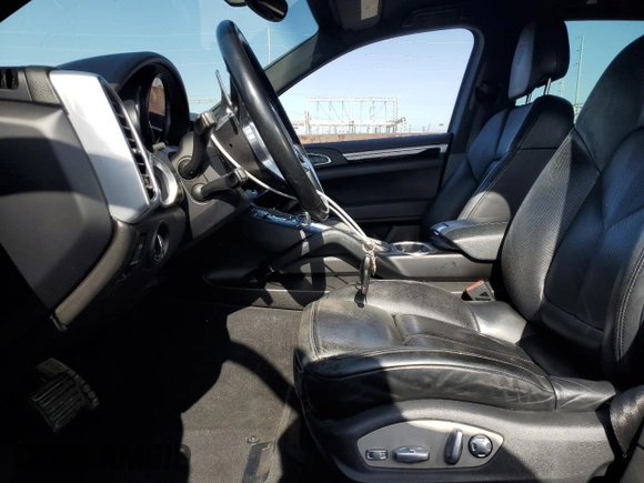 2017 Porsche Cayenne with VIN WP1AA2A20HKA80640, listed as a Copart auction lot 61038585 with 60,893 mi miles and Salvage title. Bid and sale history available at DreamBid. Image 7.