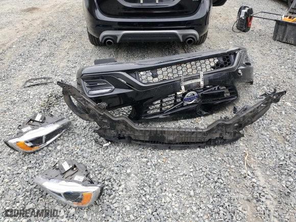 2017 Volvo V60 R-Design Platinum with VIN YV149MSS2H1372548, listed as a Copart auction lot 69565664 with 44,425 mi miles and Salvage Title. Bid and sale history available at carsss.com. Image 12.