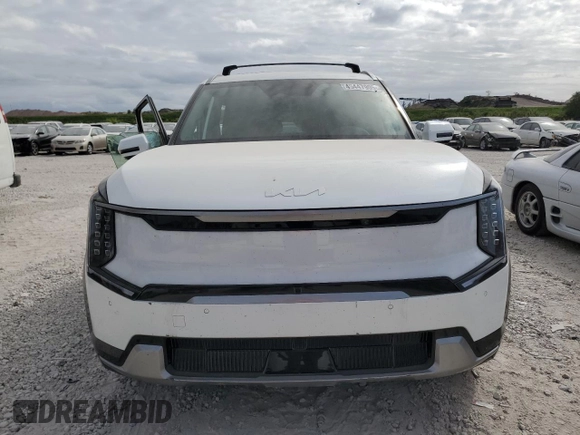 2024 Kia EV9 Land with VIN KNDADFS50R6034423, listed as a Copart auction lot 45447905 with 7,061 mi miles and Salvage Title. Bid and sale history available at carsss.com. Image 5.