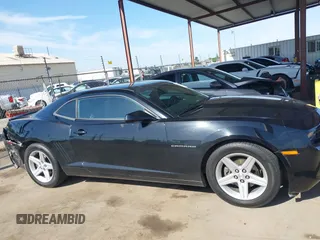 2012 Chevrolet Camaro 1LT z VIN 2G1FB1E31C9176099, wystawiony jako IAAI lot #42032029 z przebiegiem 87 552 mil mil oraz . Historia ofert i sprzedaży dostępna na DreamBid. Obrazek 13.
