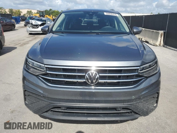 2023 Volkswagen Tiguan SE z VIN 3VV3B7AX5PM082280, wystawiony jako Copart lot #59896235 z przebiegiem 21 791 mil mil oraz Szkoda całkowita • Salvage title. Historia ofert i sprzedaży dostępna na DreamBid. Obrazek 5.