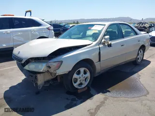 1998 Lexus ES 300 Luxury Sport Sdn with VIN JT8BF28G0W0144613, listed as a IAAI auction lot 41976113 with 281,014 mi miles. Bid and sale history available at carsss.com. Image 18.