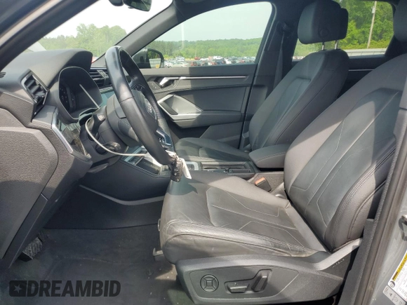 2020 Audi Q3 Premium z VIN WA1AECF33L1008711, wystawiony jako Copart lot #53907995 z przebiegiem 64 411 mil mil oraz Szkoda całkowita • Salvage title. Historia ofert i sprzedaży dostępna na DreamBid. Obrazek 7.