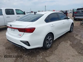 2021 Kia Forte LXS с VIN 3KPF24AD5ME358026, выставлен на аукционе IAAI как лот 42270449 с пробегом 43 917 миль миль и . История ставок и продаж доступна на DreamBid. Изображение 4.