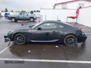 2025 Toyota 86 Premium z VIN JF1ZNBE11S9752297, wystawiony jako IAAI lot #41834817 z przebiegiem 984 mil mil oraz . Historia ofert i sprzedaży dostępna na DreamBid. Obrazek 15.