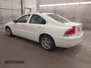 2007 Volvo S60 2.5L Turbo with VIN YV1RS592872634099, listed as a IAAI auction lot 42018020 with 211,887 mi miles. Bid and sale history available at carsss.com. Image 3.