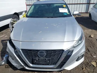 2019 Nissan Altima 2.5 SL with VIN 1N4BL4EV5KC185679, listed as a IAAI auction lot 41658107 with 136,662 mi miles. Bid and sale history available at carsss.com. Image 13.