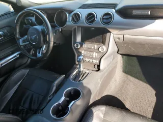 2019 Ford Mustang GT z VIN 1FA6P8CF2K5105624, wystawiony jako Copart lot #41497195 z przebiegiem 84 984 mil mil oraz Szkody całkowita. Historia ofert i sprzedaży dostępna na DreamBid. Obrazek 8.