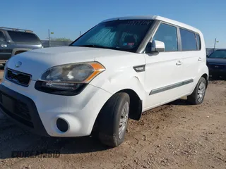 2013 Kia Soul with VIN KNDJT2A52D7760820, listed as a IAAI auction lot 41979704 with 188,265 mi miles. Bid and sale history available at carsss.com. Image 2.