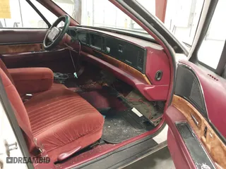 1992 Buick LeSabre Custom with VIN 1G4HP53LXNH549226, listed as a IAAI auction lot 42068161 with 233,126 mi miles. Bid and sale history available at carsss.com. Image 5.