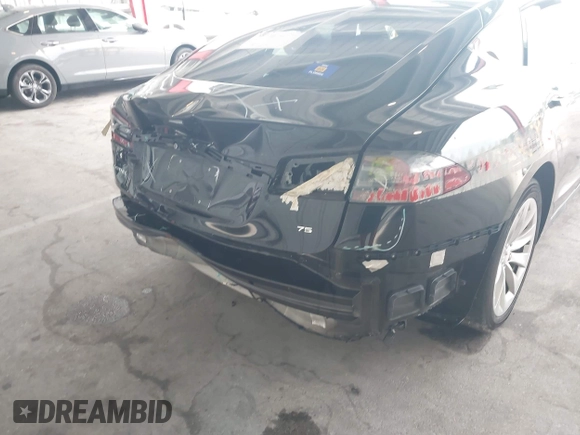 2017 Tesla Model S 60 z VIN 5YJSA1E17HF179051, wystawiony jako IAAI lot #42430013 z przebiegiem 201 174 mil mil oraz . Historia ofert i sprzedaży dostępna na DreamBid. Obrazek 20.