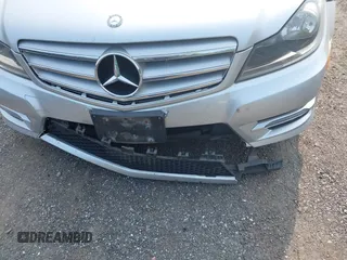 2013 Mercedes-Benz C 300 Sport с VIN WDDGF8AB5DR283434, выставлен на аукционе IAAI как лот 42375781 с пробегом 87 364 миль миль и . История ставок и продаж доступна на DreamBid. Изображение 13.