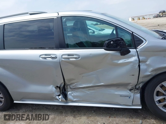 2021 Toyota Sienna XLE with VIN 5TDJSKFC2MS007191, listed as a IAAI auction lot 41945058 with 50,120 mi miles and . Bid and sale history available at DreamBid. Image 13.
