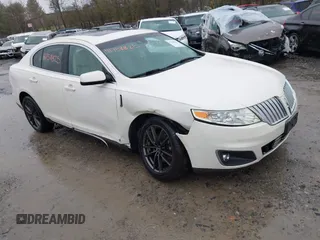 2009 Lincoln MKS z VIN 1LNHM94R09G618181, wystawiony jako IAAI lot #41758825 z przebiegiem 177 008 mil mil oraz . Historia ofert i sprzedaży dostępna na DreamBid. Obrazek 1.