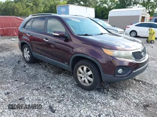 2012 Kia Sorento LX z VIN 5XYKTCA62CG281558, wystawiony jako IAAI lot #42466096 z przebiegiem 137 870 mil mil oraz . Historia ofert i sprzedaży dostępna na DreamBid. Obrazek 1.