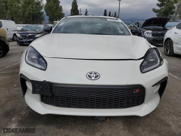 2024 Toyota GR86 with VIN JF1ZNBB17R8753569, listed as a Copart auction lot 44999835 with 10,975 mi miles and Salvage Title. Bid and sale history available at carsss.com. Image 5.