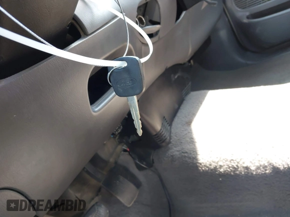 2003 Ford F-150 XL с VIN 1FTRX07W83KB40268, выставлен на аукционе IAAI как лот 42009163 с пробегом 243 836 миль миль и . История ставок и продаж доступна на DreamBid. Изображение 11.