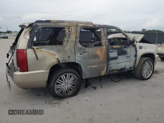 2007 Cadillac Escalade z VIN 1GYEC63847R316793, wystawiony jako Copart lot #59086055 z przebiegiem Nie podano mil oraz Nie do naprawy • Non repairable. Historia ofert i sprzedaży dostępna na DreamBid. Obrazek 3.
