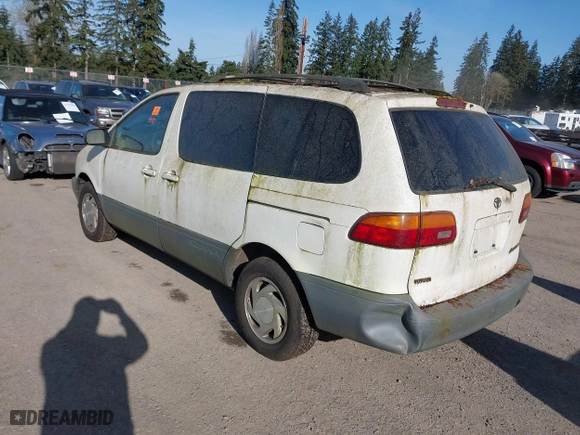 1998 Toyota Sienna LE with VIN 4T3ZF13C1WU052050, listed as a IAAI auction lot 41921780 with 144,769 mi miles. Bid and sale history available at carsss.com. Image 3.