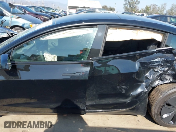 2025 Tesla Model 3 Long Range z VIN 5YJ3E1EA3SF981743, wystawiony jako IAAI lot #42352588 z przebiegiem Nie podano mil oraz . Historia ofert i sprzedaży dostępna na DreamBid. Obrazek 13.
