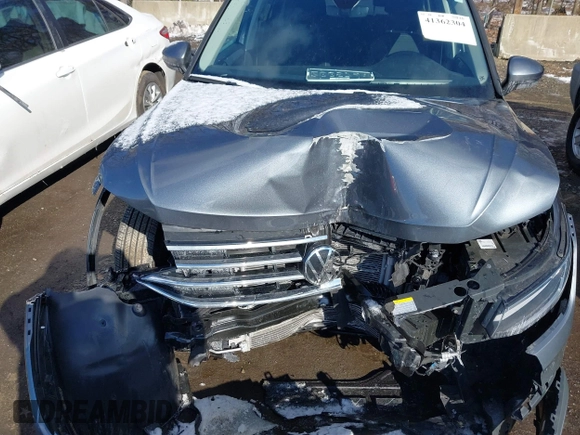 2024 Volkswagen Tiguan S with VIN 3VVRB7AX0RM001960, listed as a IAAI auction lot 41362304 with 16,655 mi miles and . Bid and sale history available at DreamBid. Image 10.